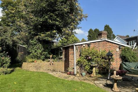 25 - Rear Garden._.jpg