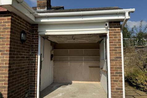 29 - Garage.jpg