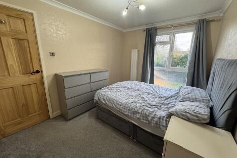 17 - Bedroom 2_.jpg
