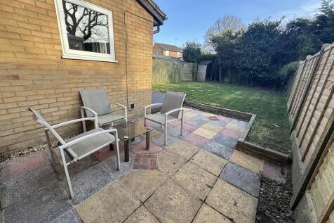 20 - Patio area.jpg