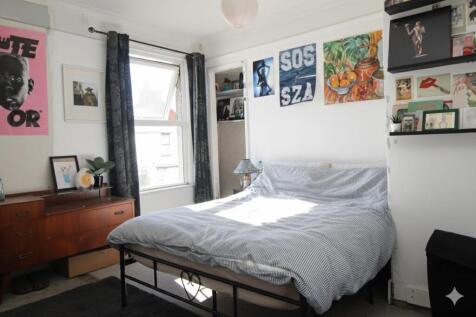 Bed 2.jpg