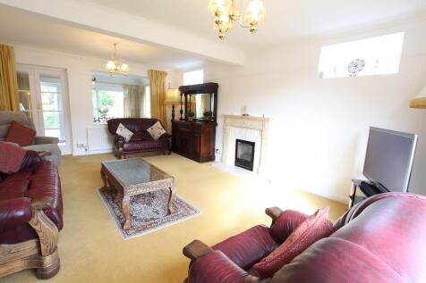 4 - Lounge to Dining Room.JPG