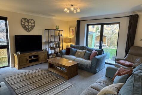10 - Sitting Room.jpg