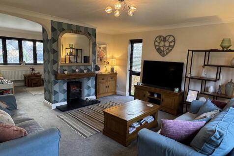 11 - Sitting Room to front.jpg