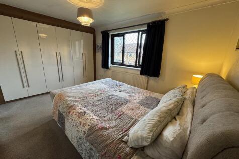 15 - Bedroom 1.jpg