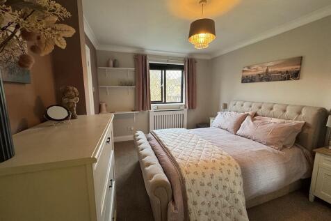 18 - Bedroom 2.jpg