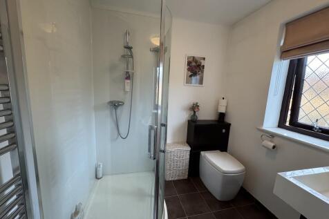 19 - En-Suite 2.jpg