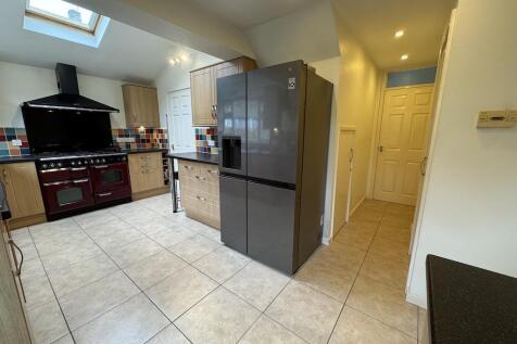 9 - Kitchen to front.jpg