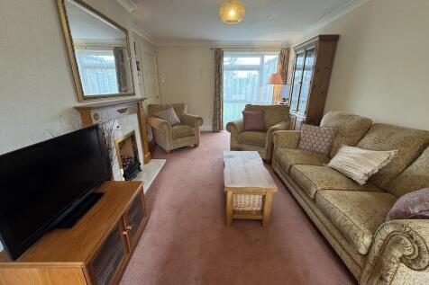 13 - Lounge to front.jpg