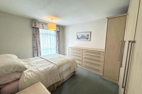 18 - Bedroom 1.jpg