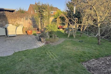 24 - Rear Garden.jpg