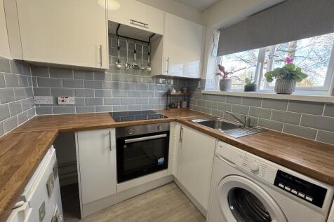 4 - Kitchen.jpg