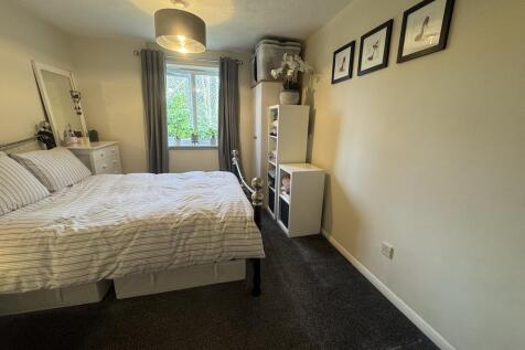 9 - Bedroom..jpg