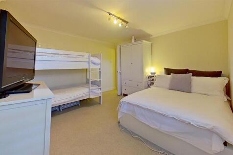 flat-1-9-10-Victoria-Parade-Bedroom 2.jpg