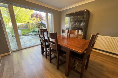 5 - Dining area.jpg