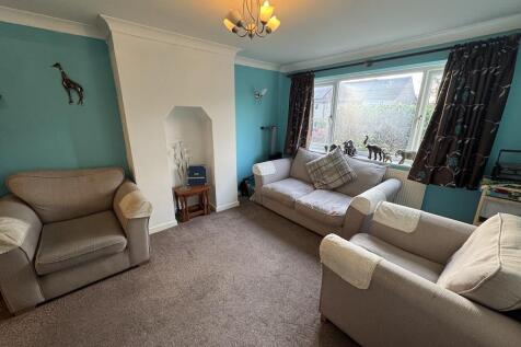 10 - Lounge to front.jpg