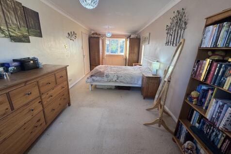 19 - Bedroom 1.jpg