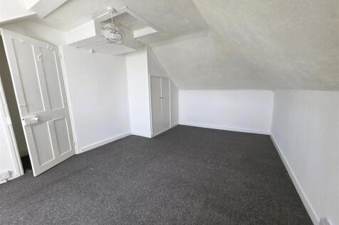 Bedroom 1 (2).jpg