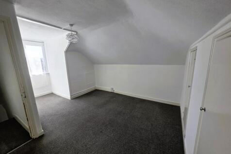 Bedroom 2 (1).jpg