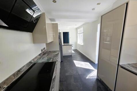 Kitchen (2).jpg
