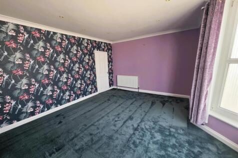 Bedroom 1 (2).jpg