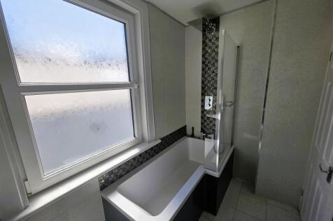 Bathroom (2).jpg