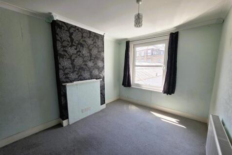 Bedroom 2 (1).jpg