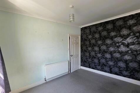 Bedroom 2 (2).jpg
