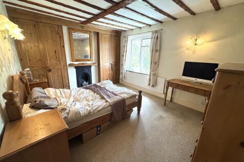 13 - Bedroom 1 (1).jpg