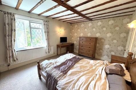 14 - Bedroom 1. (1).jpg