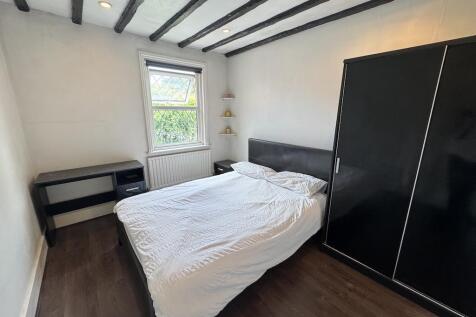 15 - Bedroom 2 (1).jpg