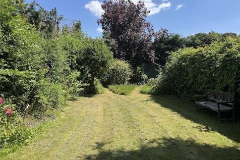 18 Rear Garden.jpeg
