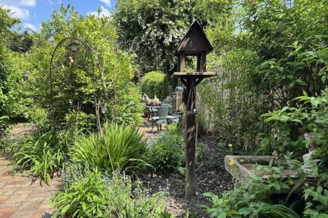 19 - Bird Table (1).jpg