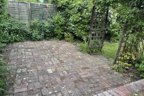 21 - Patio area (1).jpg