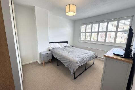 16 - Bedroom 2.jpg