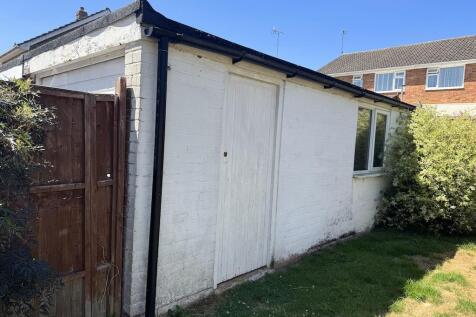20 - Garage.jpg