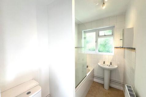 9 - Bathroom.jpg