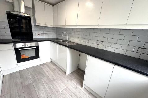 6 - Kitchen.jpg