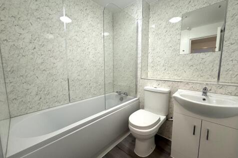 9 - Bathroom.jpg