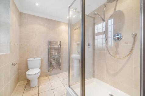 En Suite to Bedroom 2