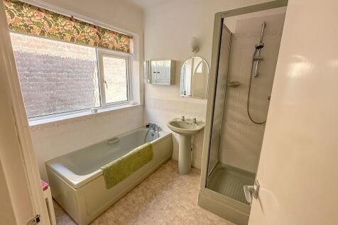 17 Bathroom