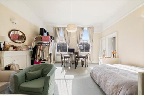 Bedroom/Reception