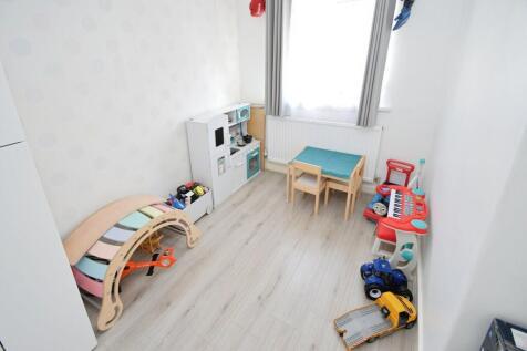 d0aba2fe-Bedroom ...