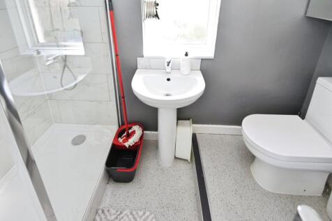5ebc9902-Bathroom