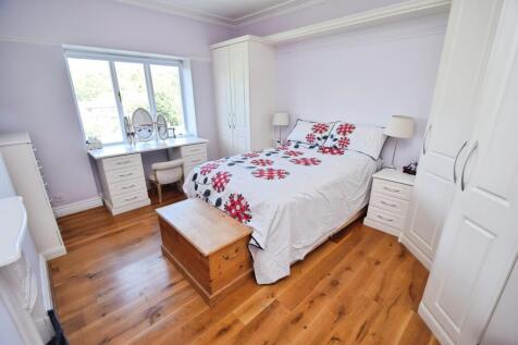 cdc72b96-Bedroom