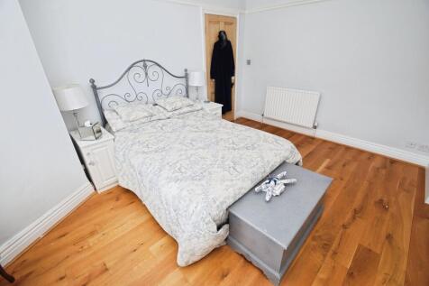 c06aa751-Bedroom ...