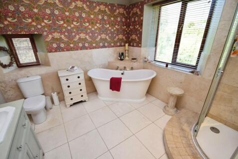 4db48539-Bathroom