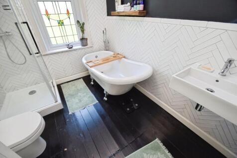 5f05b1aa-Bathroom