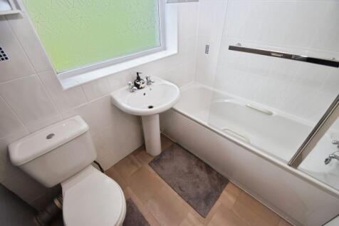 f56f5033-bATHROOM