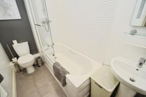 8cf0773f-Bathroom